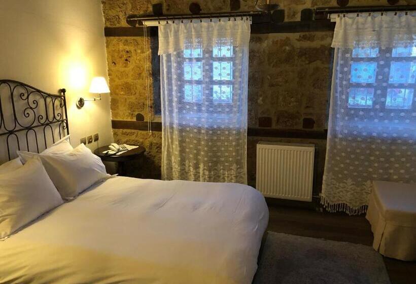 スタンダードルーム, Varosi 4 Seasons