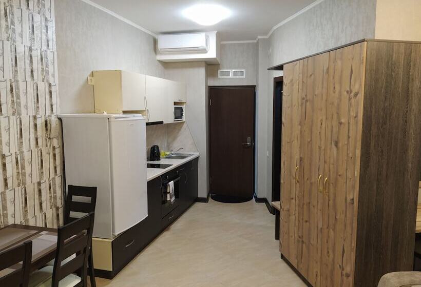 استودیوی لوکس, Cosmos