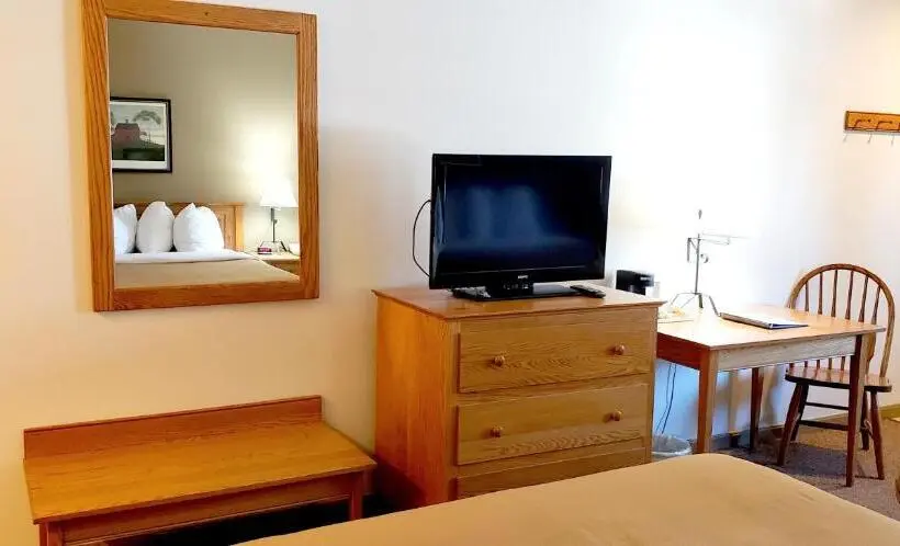 クイーンサイズベッドのスタンダードルーム, Lodging On The Square