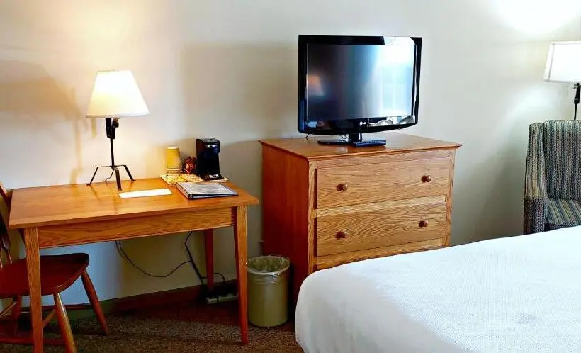 身障者適用キングサイズベッドルーム, Lodging On The Square