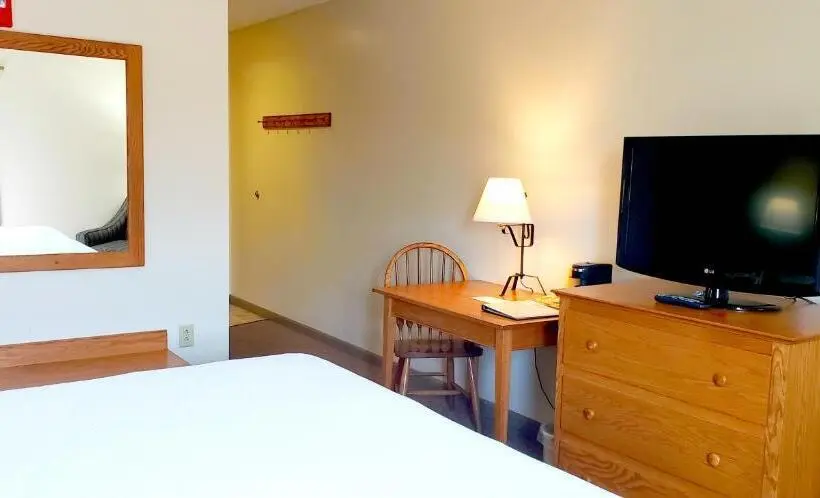 身障者適用キングサイズベッドルーム, Lodging On The Square