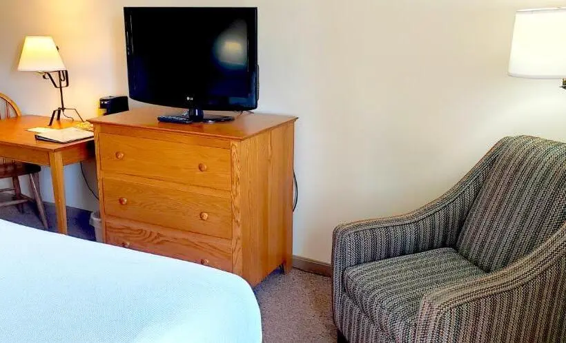 身障者適用キングサイズベッドルーム, Lodging On The Square