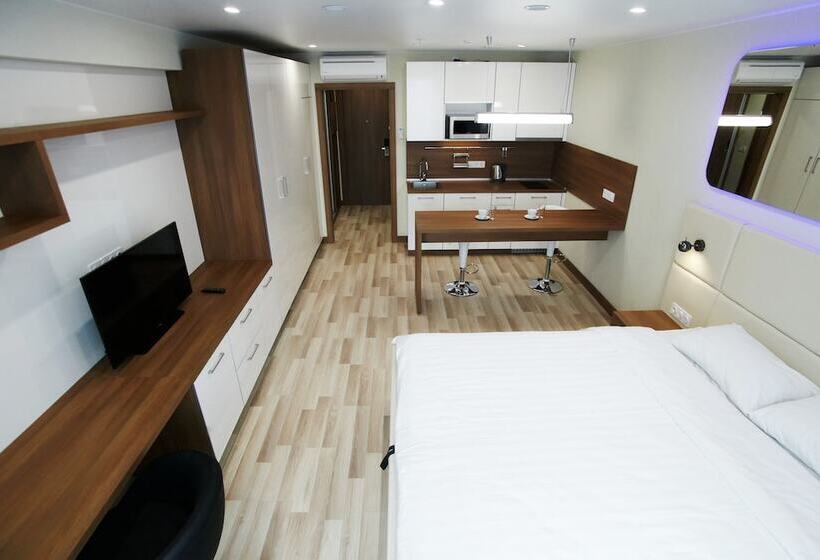 スーペリアスタジオ, Apart Hotel Ye S