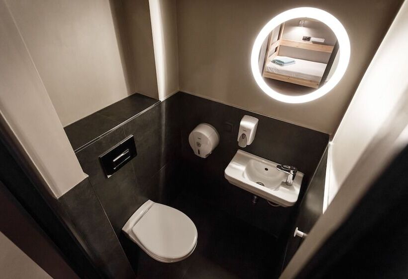 سرير فى غرفة مشتركه, Hostel Piligrim