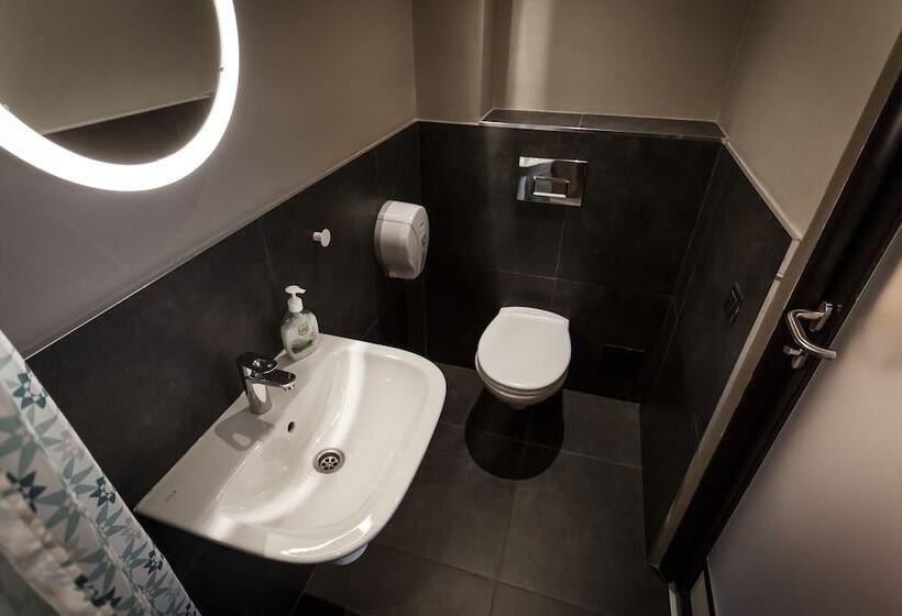 سرير فى غرفة مشتركه, Hostel Piligrim