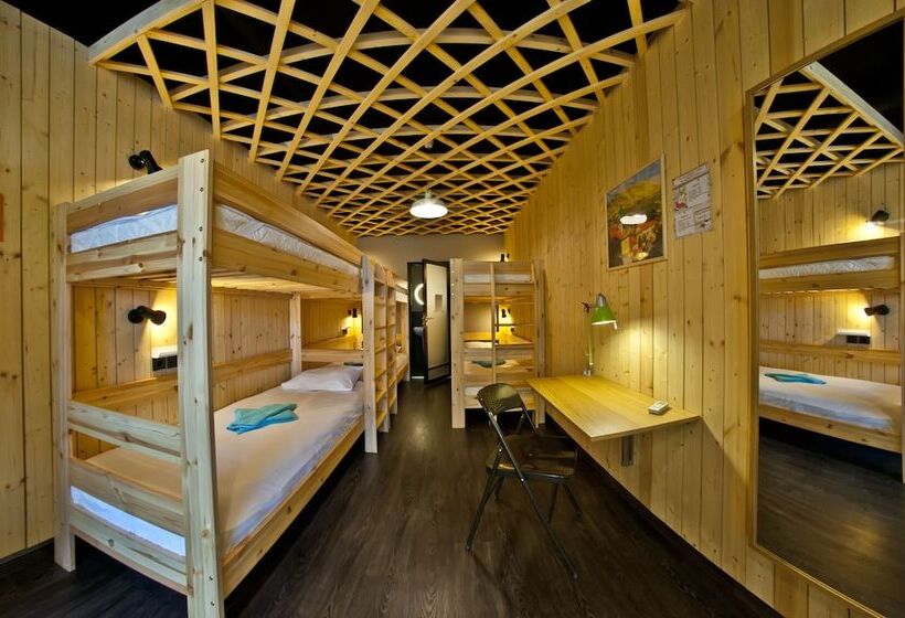 سرير فى غرفة مشتركه, Hostel Piligrim