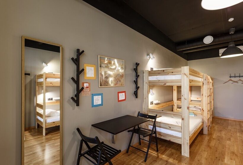 سرير فى غرفة مشتركه, Hostel Piligrim