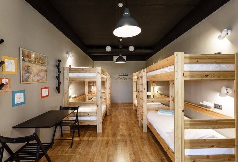 سرير فى غرفة مشتركه, Hostel Piligrim