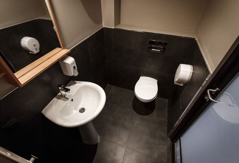 سرير فى غرفة مشتركه, Hostel Piligrim