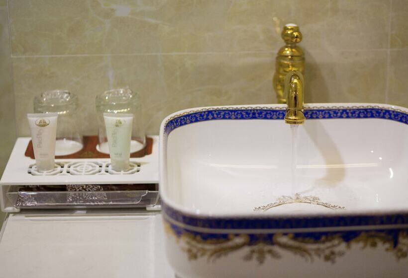 اتاق لوکس با بالکن, Golden Sail Hotel & Spa