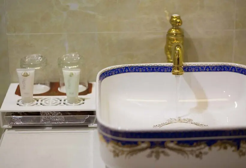 اتاق لوکس با بالکن, Golden Sail Hotel & Spa