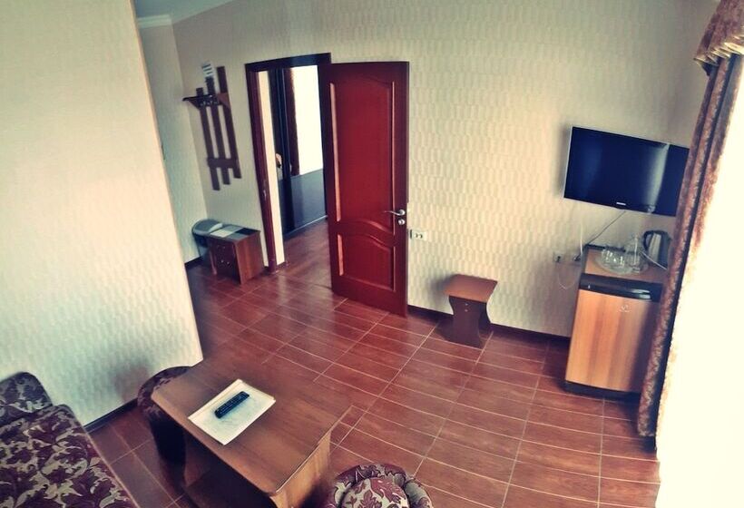 سوییت لوکس, Nadezhda