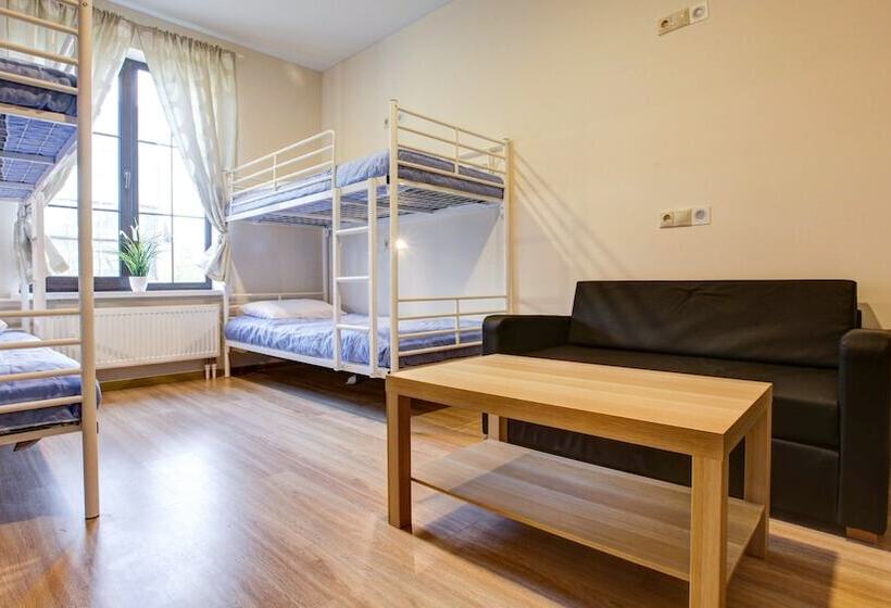 تختخواب در اتاق مشترک, Start Hostel