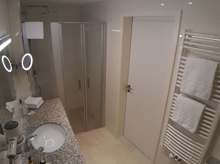 غرفة قياسية فردية, Schopenhauer Hof