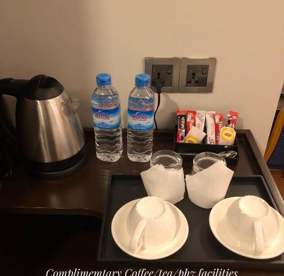 اتاق خانوادگی, Rose Hill