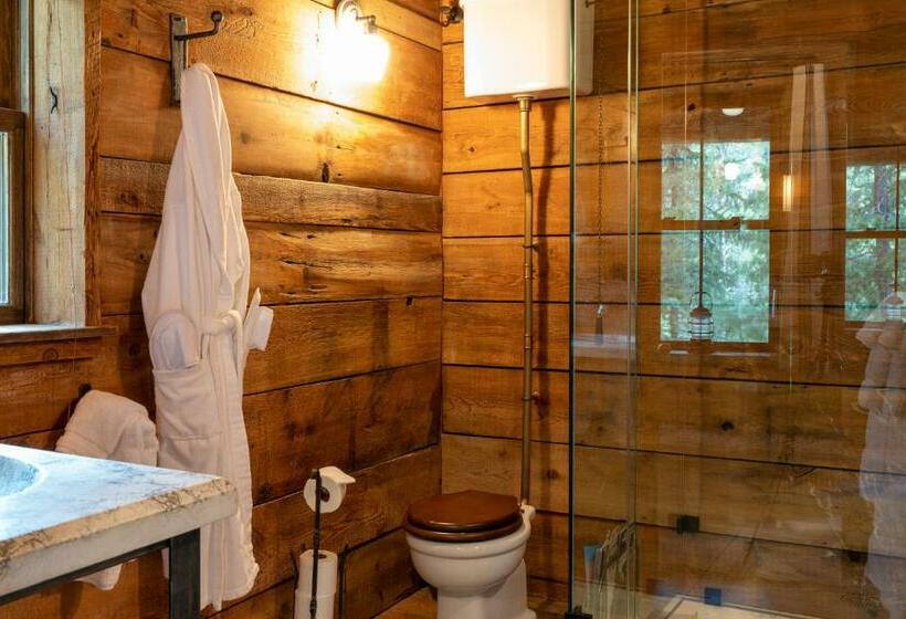 Люкс, Eleven Taylor River Lodge