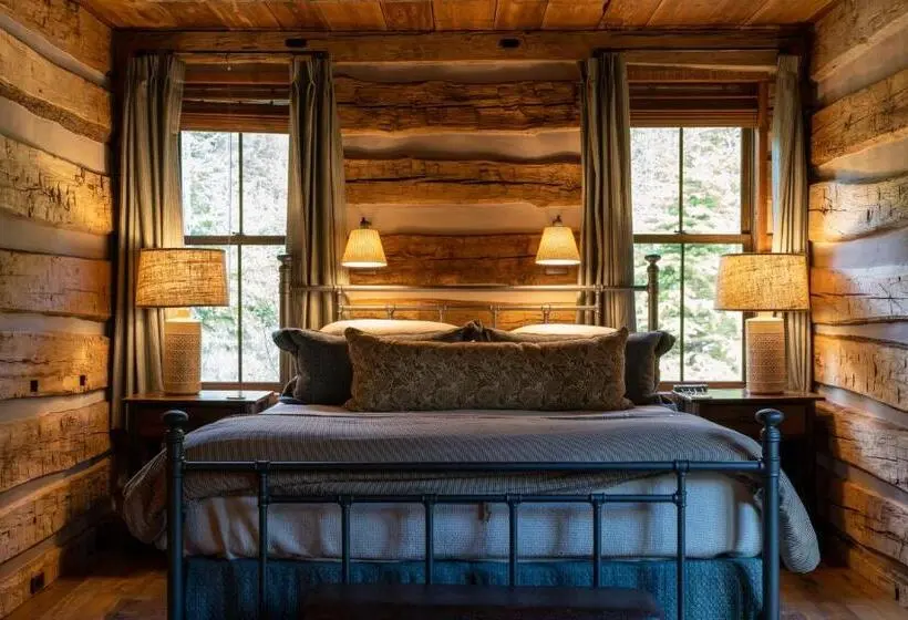 ３ベッドルームハウス, Eleven Taylor River Lodge