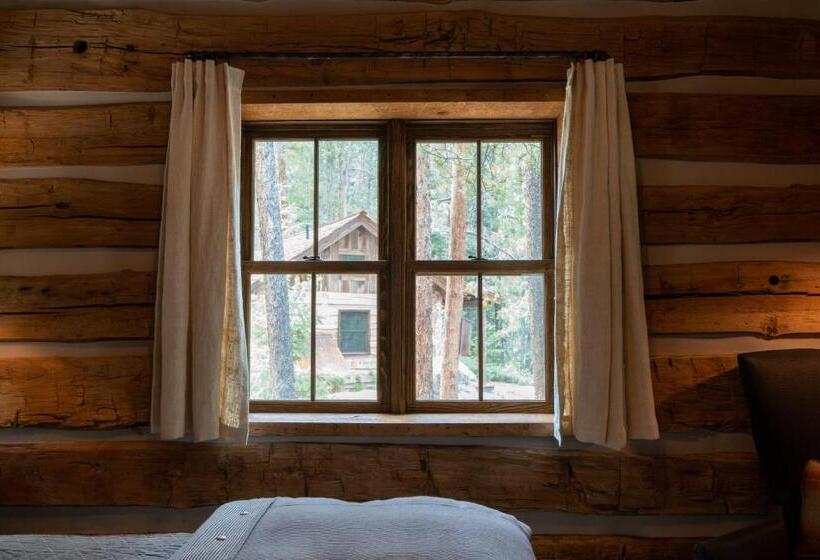 Люкс, Eleven Taylor River Lodge