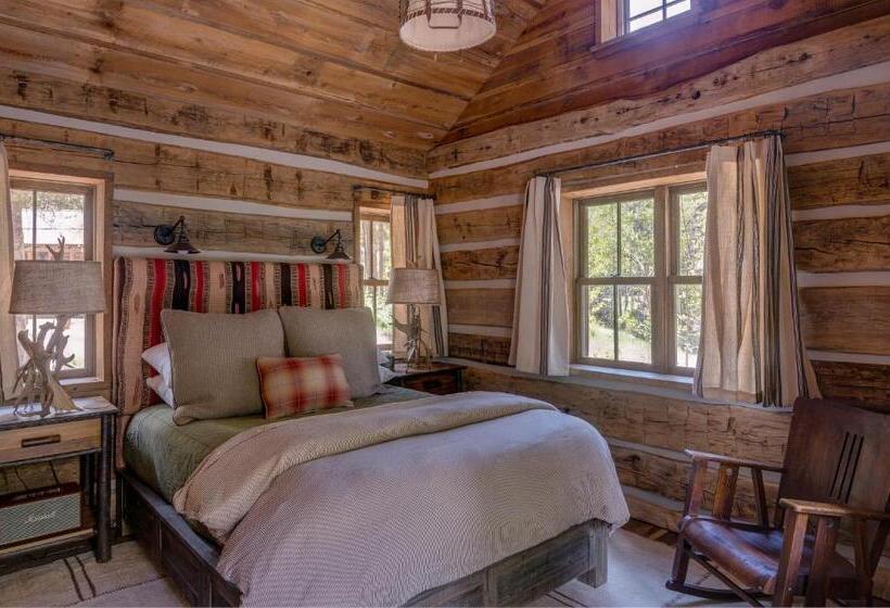 Люкс, Eleven Taylor River Lodge