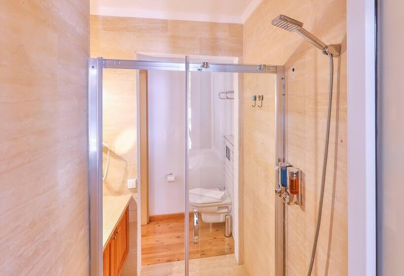 חדר אקונומי, Luna Kaş