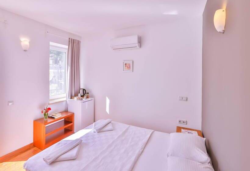 חדר אקונומי, Luna Kaş