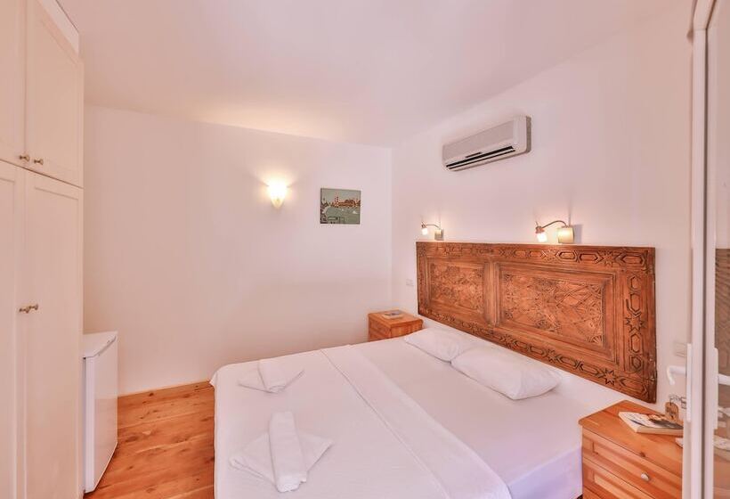 חדר אקונומי, Luna Kaş