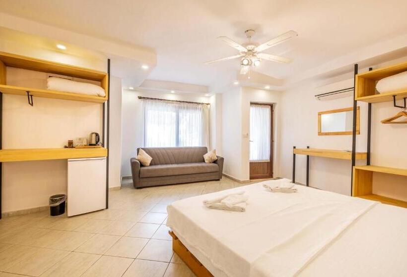 חדר משפחתי, Luna Kaş