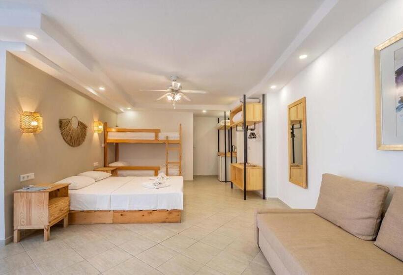 חדר משפחתי, Luna Kaş