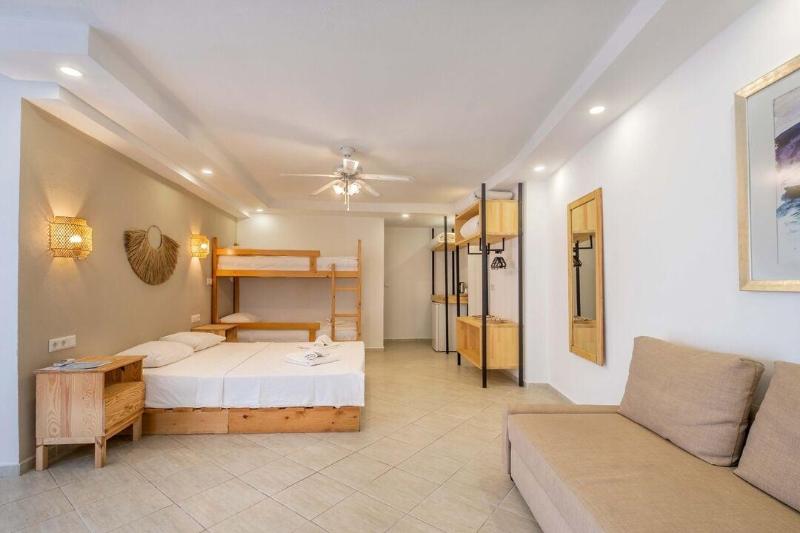 חדר משפחתי, Luna Kaş