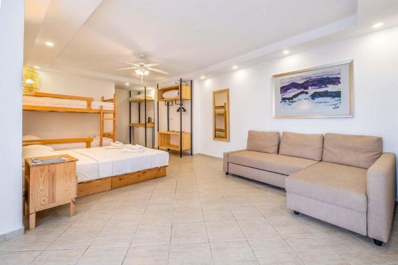 חדר משפחתי, Luna Kaş