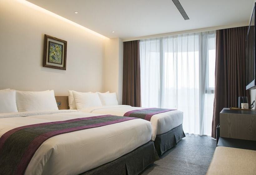 اتاق استاندارد چهار تخته, Royal Roi