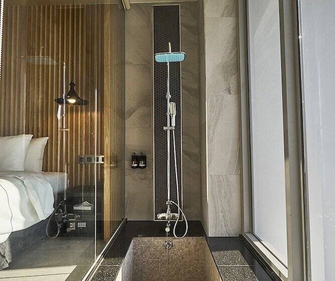 اتاق لوکس, Royal Roi