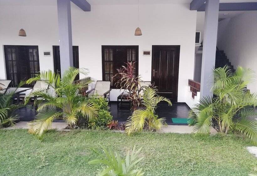 スタンダードルーム, Sea Shells Inn Arugambay