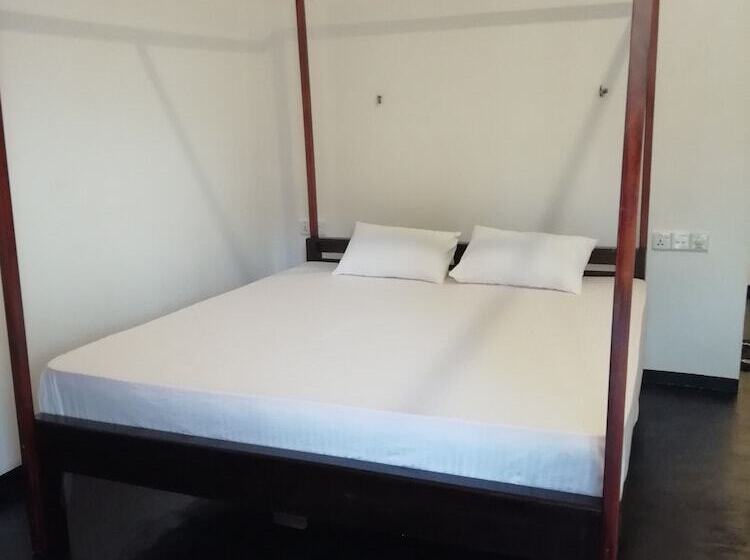 スタンダードルーム, Sea Shells Inn Arugambay