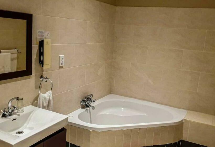 اتاق لوکس, Komani Resorts