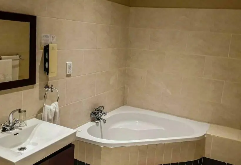 デラックスルーム, Komani Resorts