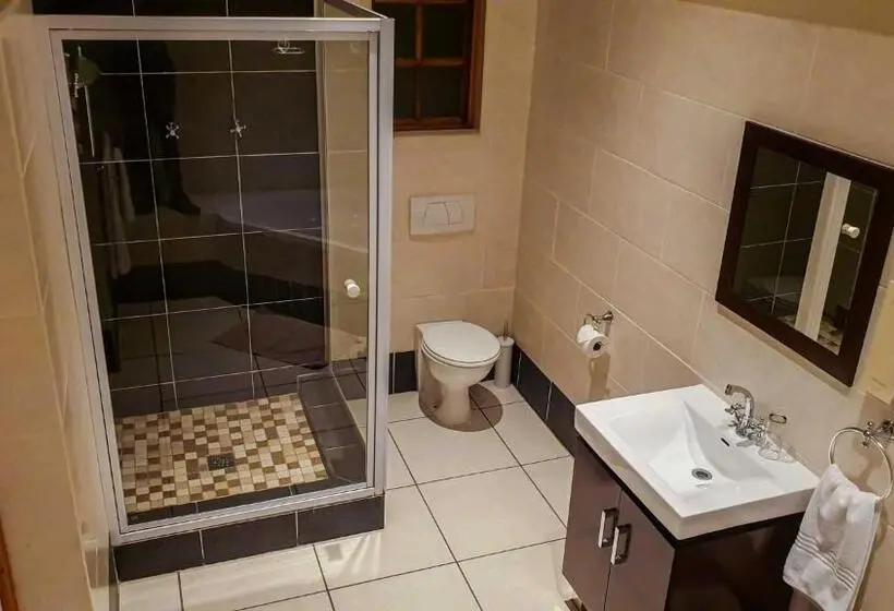 デラックスルーム, Komani Resorts
