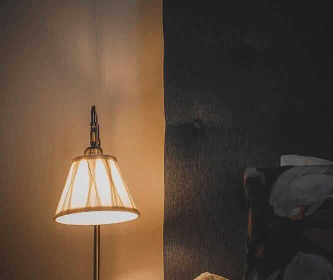 标准单人间, Mojo Hotell