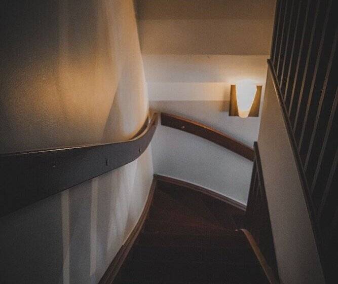 スイート, Mojo Hotell