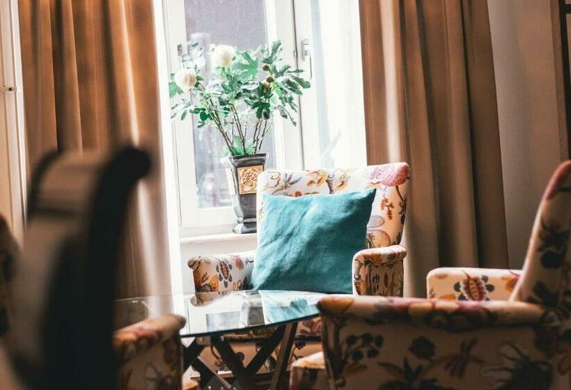 スイート, Mojo Hotell