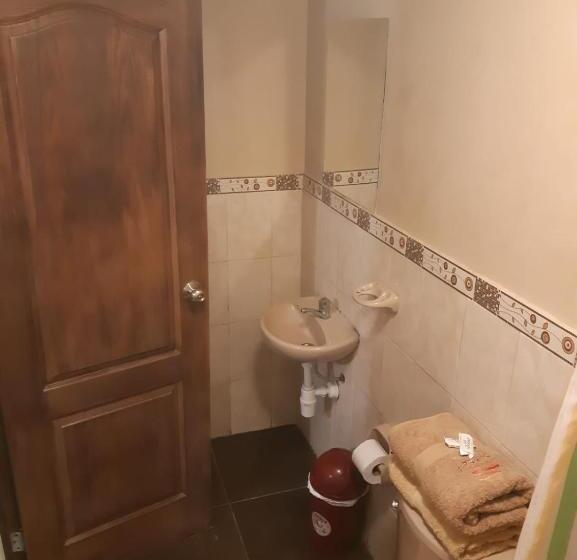 اتاق استاندارد با چشمانداز استخر, Hostal Huacachina Sunset