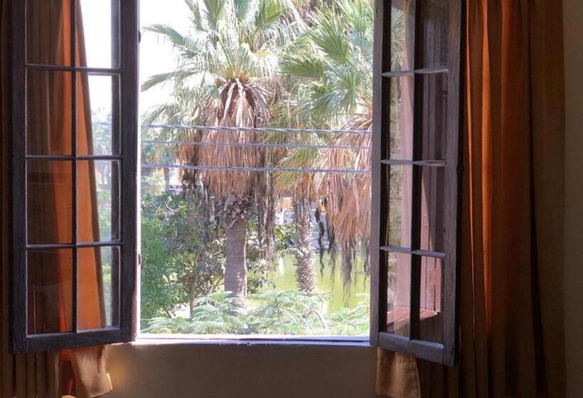 اتاق خانوادگی, Hostal Huacachina Sunset