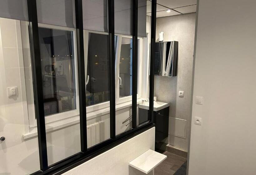 חדר סטנדרט לשלושה, Face à La Mer