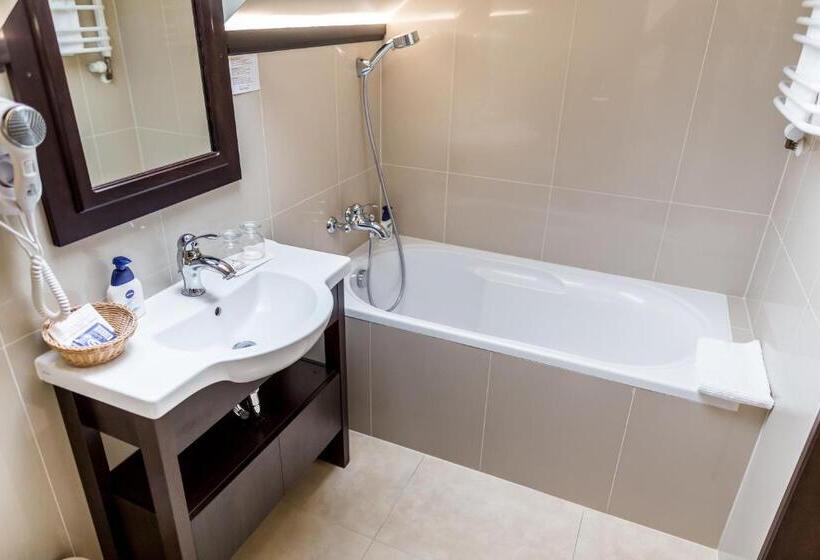 豪华房间, Krzyski