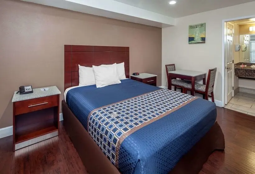 スタンダードルーム, Travelodge By Wyndham Harbor City