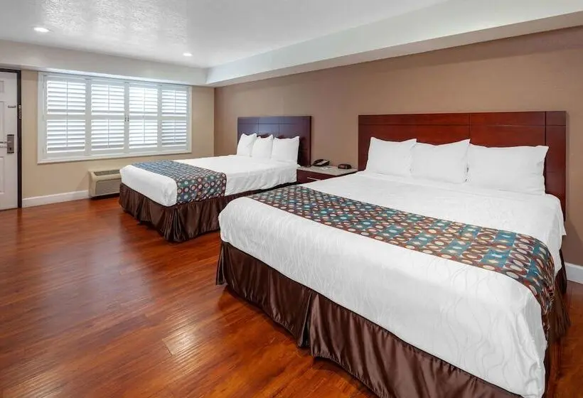 スタンダードルーム, Travelodge By Wyndham Harbor City
