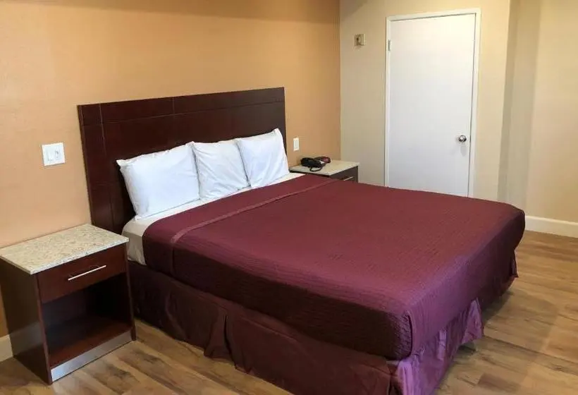 キングサイズベッドのスタンダードルーム, Travelodge By Wyndham Harbor City
