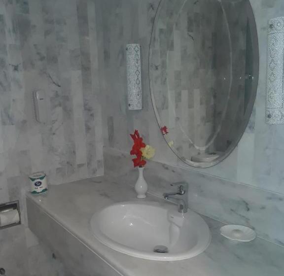 اتاق اجرایی, Beach Luxury