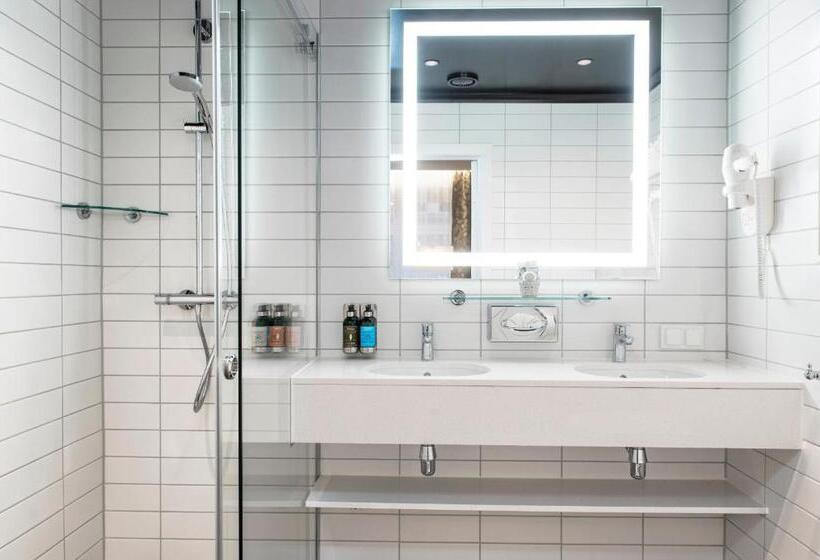 اتاق سوپریور, Bristol