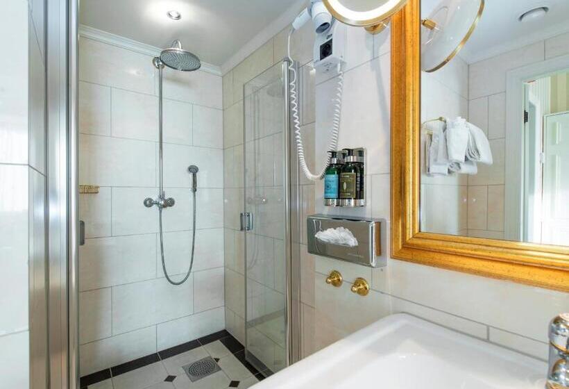 اتاق سوپریور, Bristol